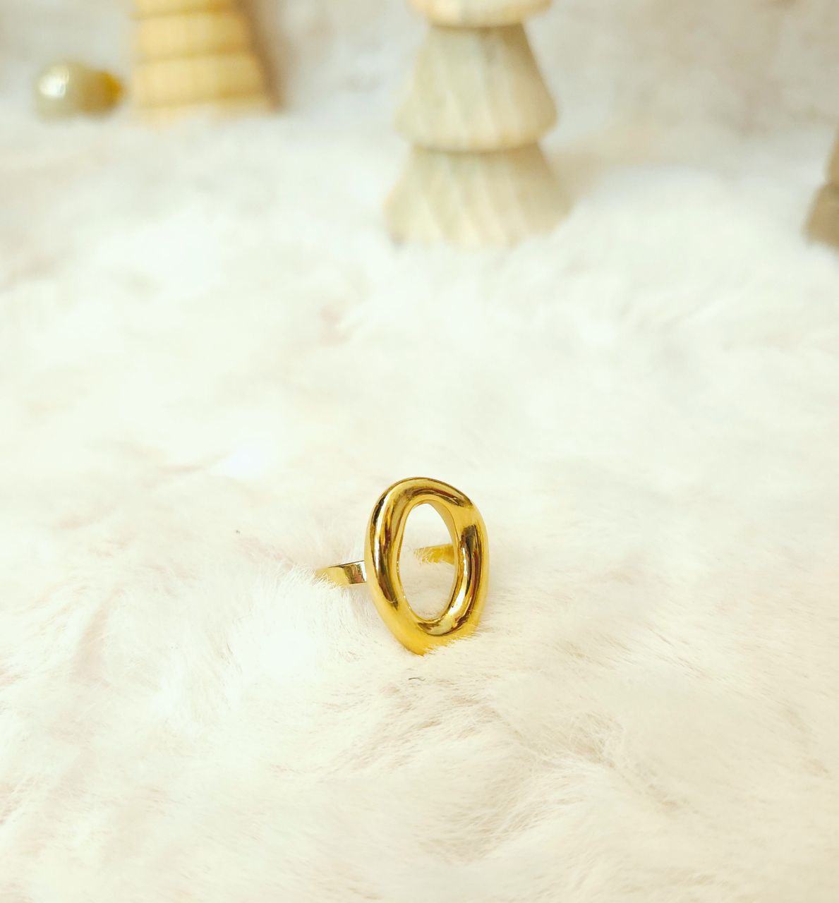 Bague doré liquide